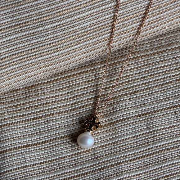 Tory Burch Kira Pearl Gold Double T Logo Pendant Necklace - Picture 8 of 9